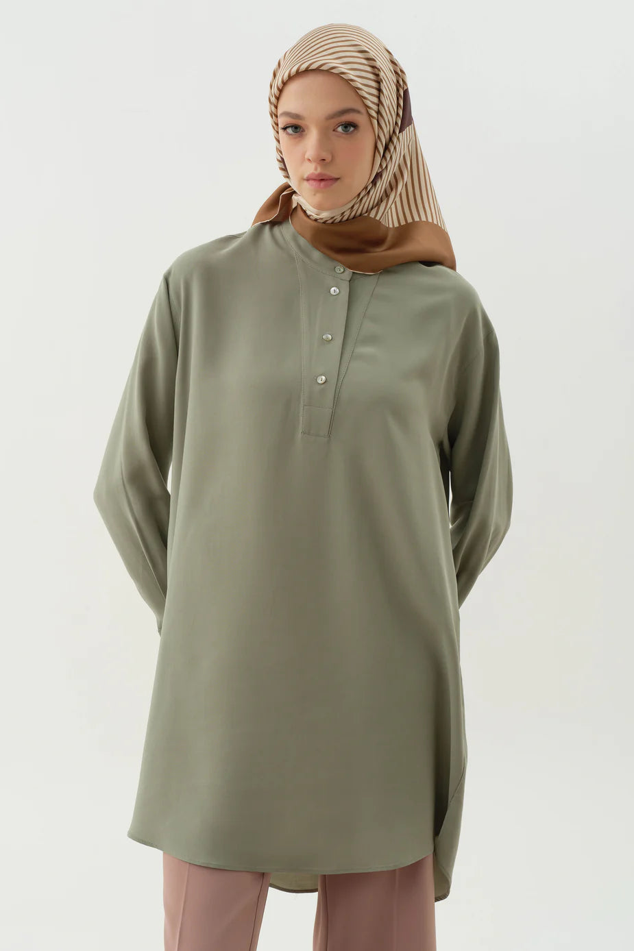 Tunique asymétrique à demi-patte