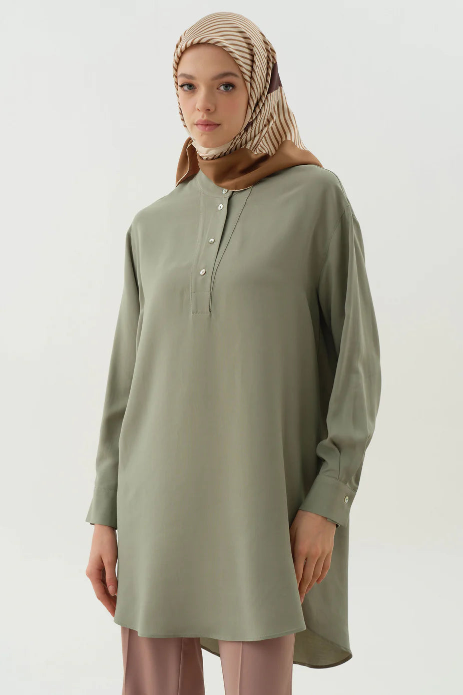Tunique asymétrique à demi-patte