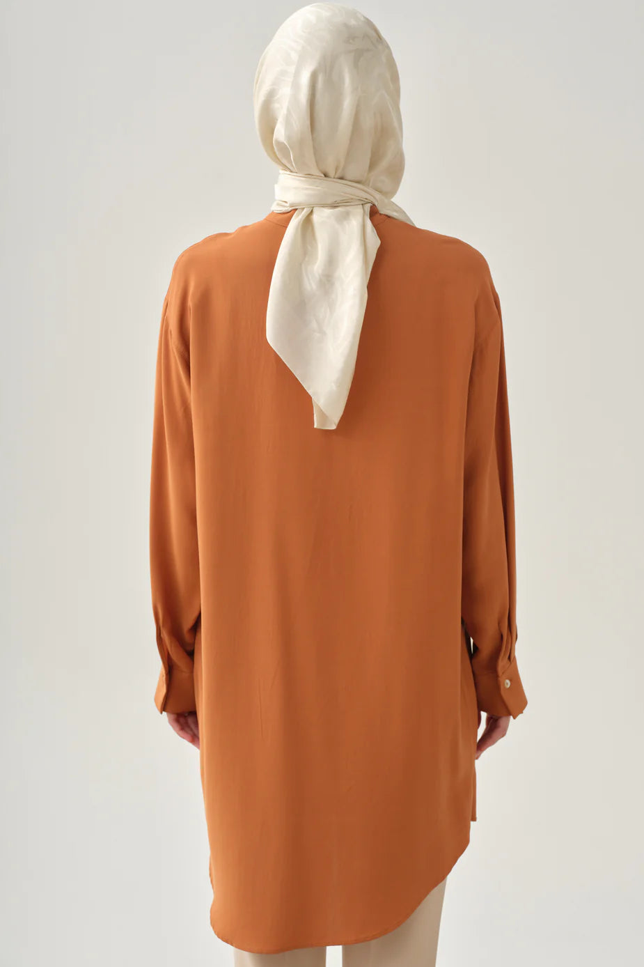 Tunique asymétrique à demi-patte