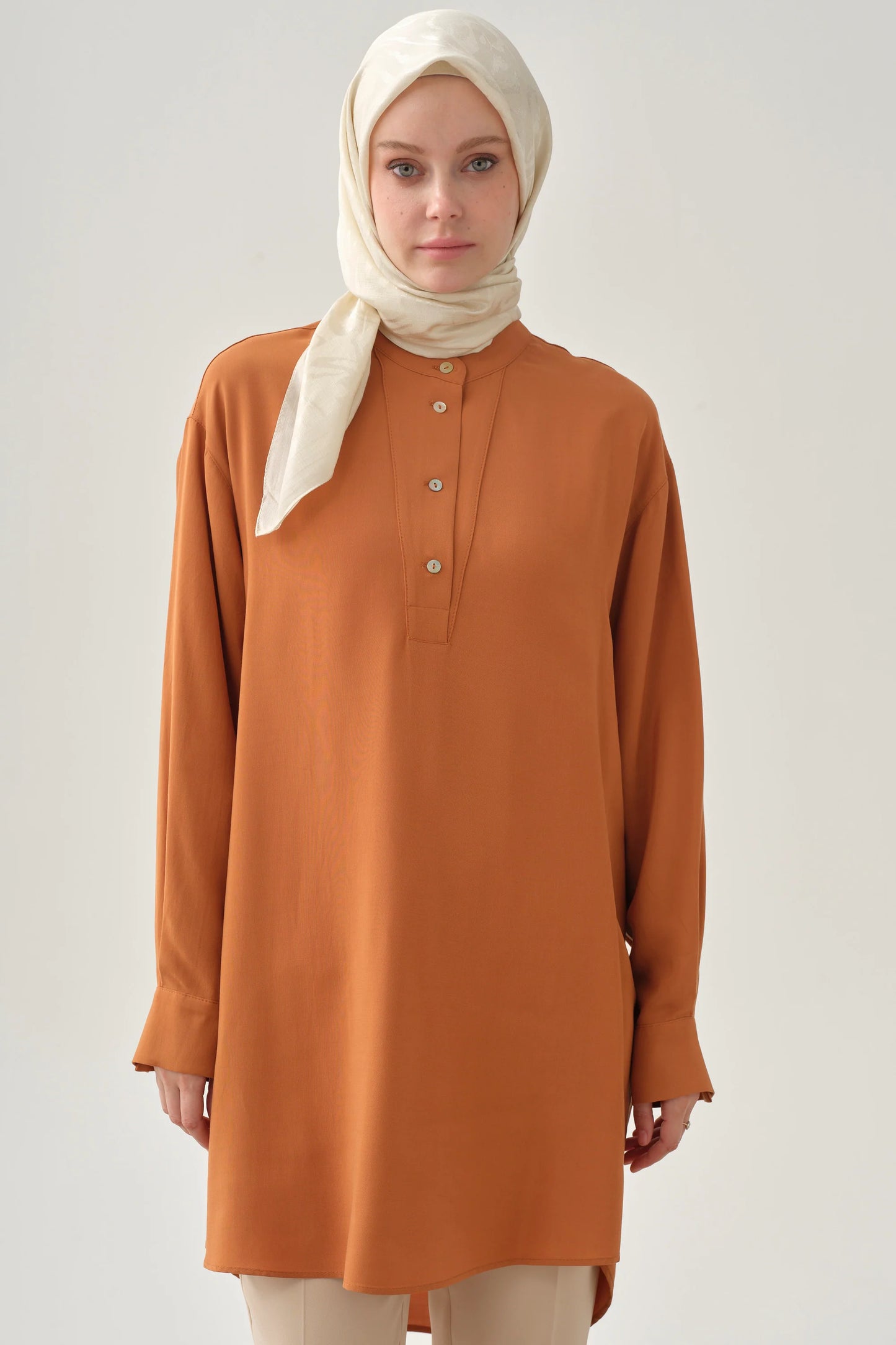Tunique asymétrique à demi-patte