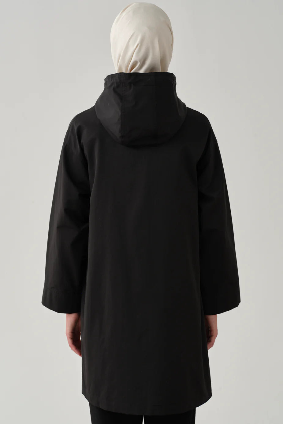 Trench imperméable à motifs de feuilles