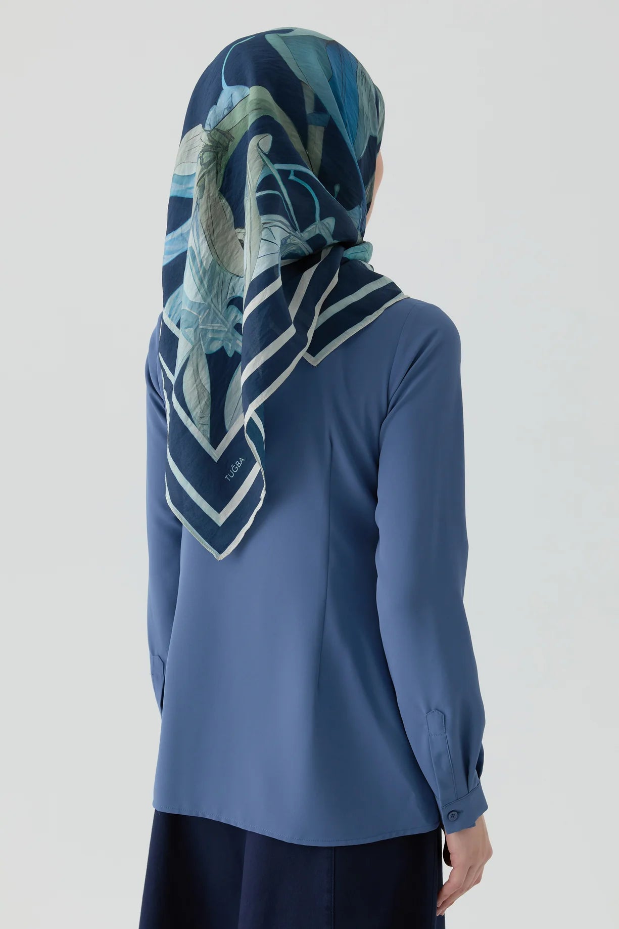 Chemise basique à patte de boutonnage cachée