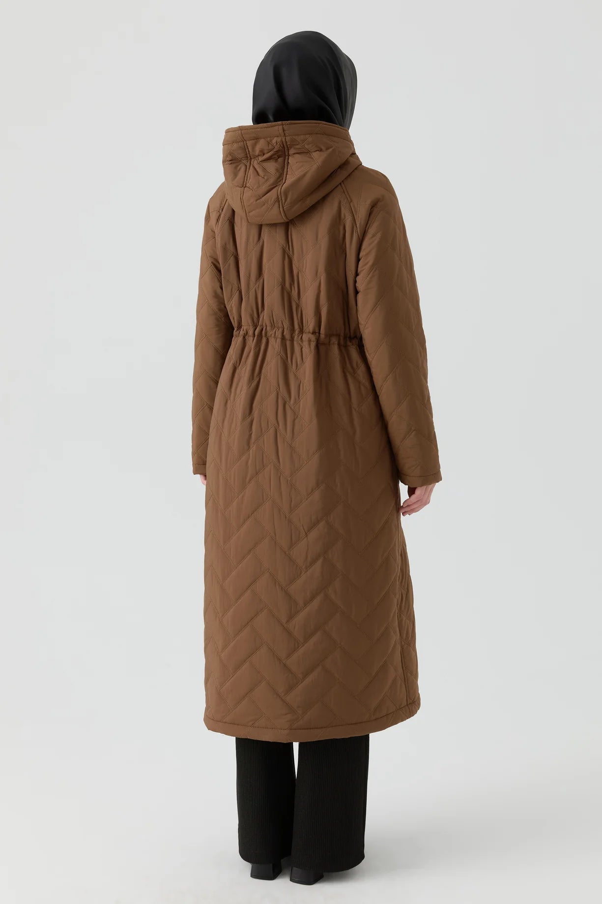 Manteau matelassé avec détails élastiques