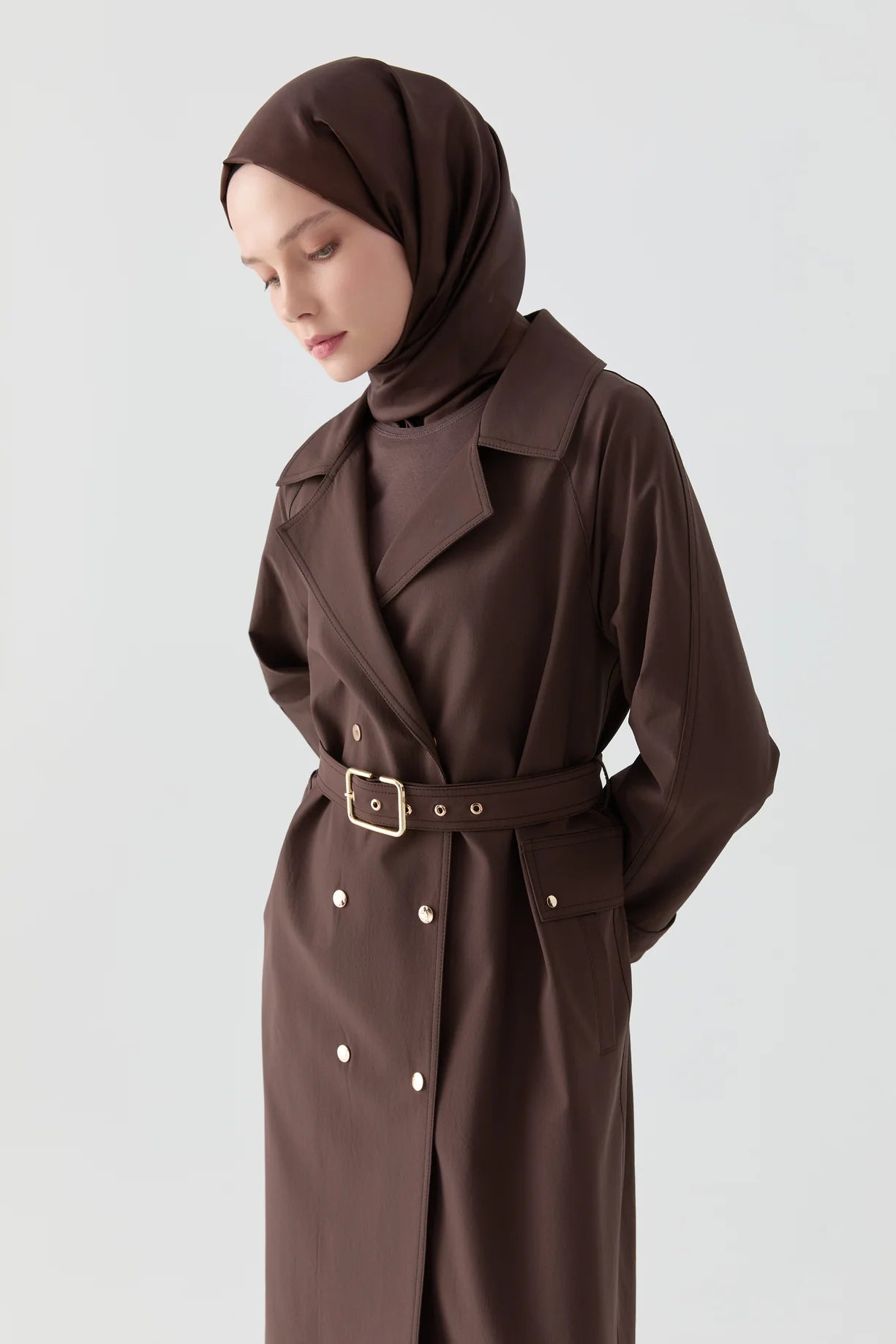 Trench-coat marron à fermeture à boutons-pression