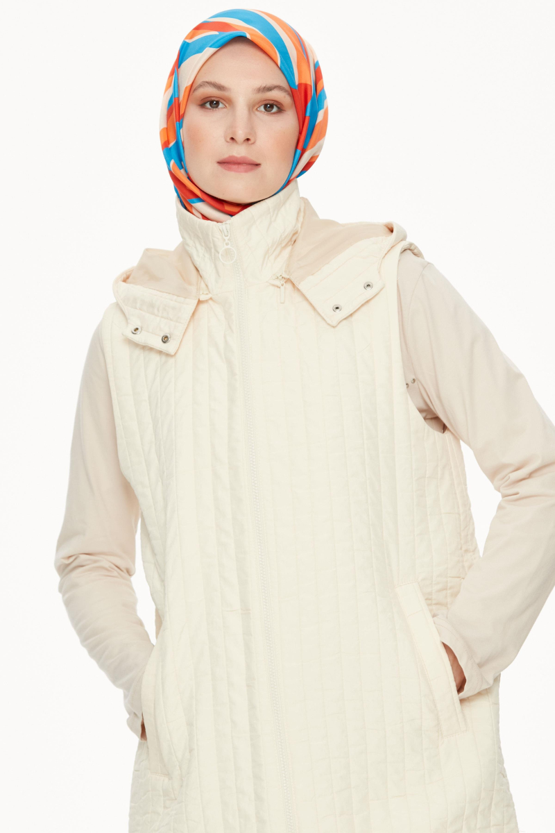 Veste sans manches avec capuche démontable