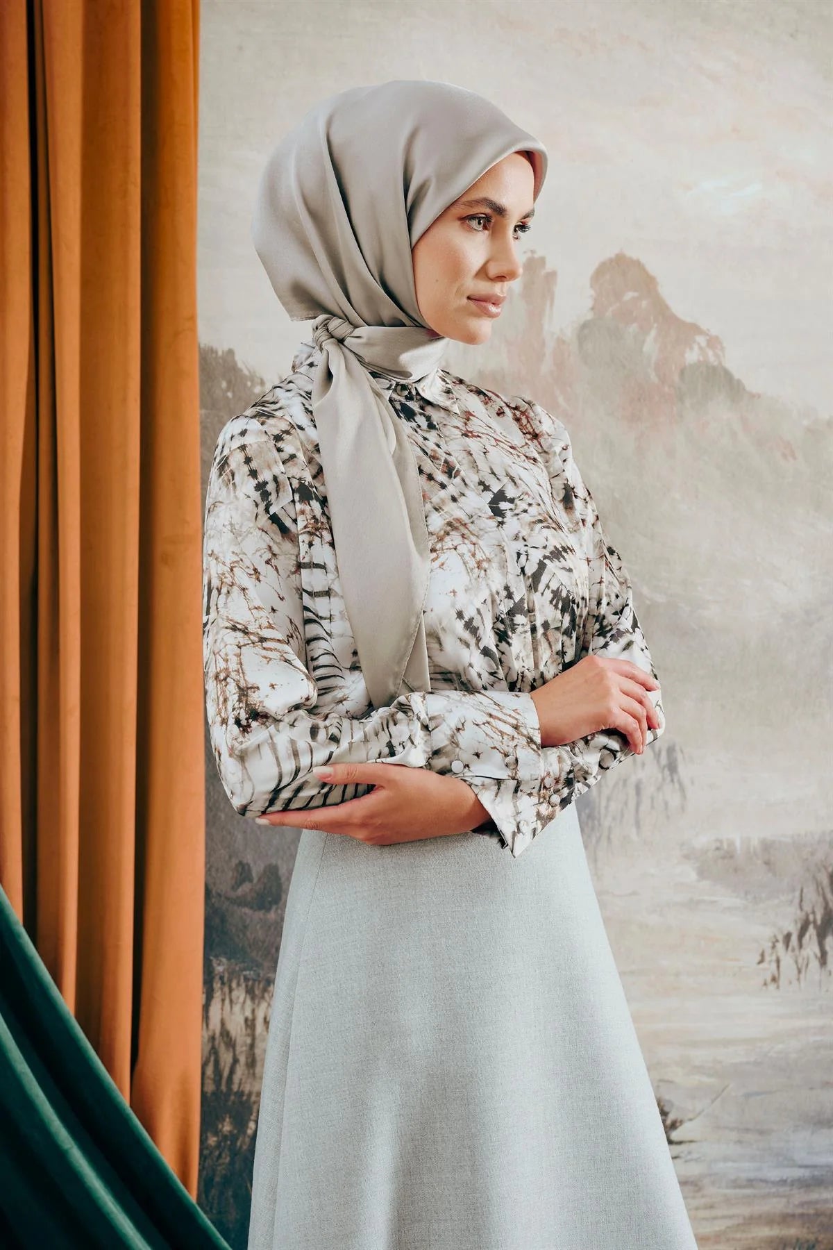 Chemise à motifs avec patte caché