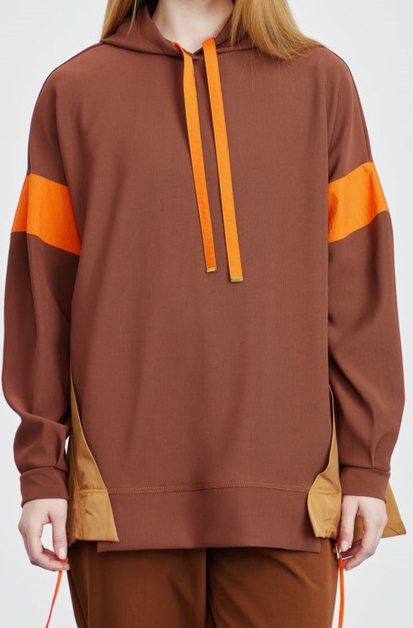 Pull marron avec capuche