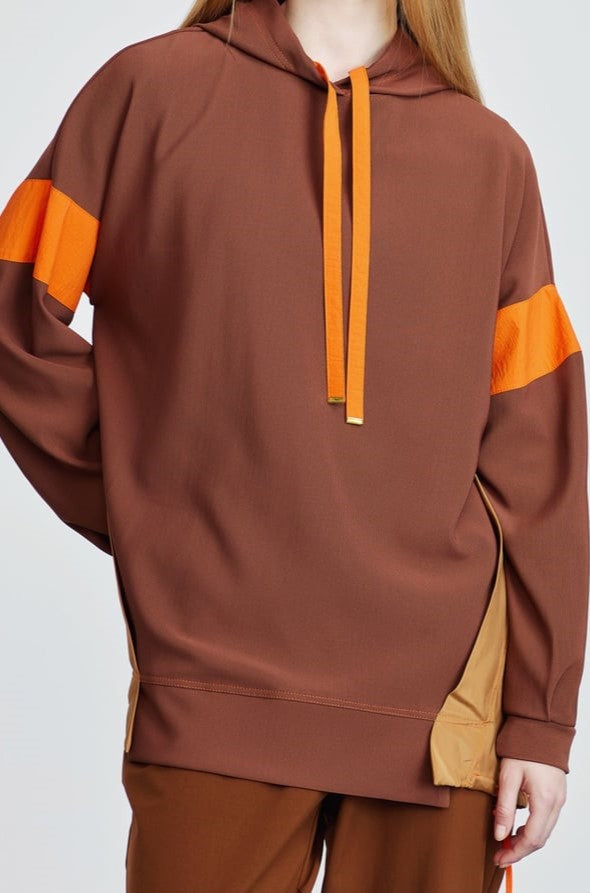 Pull marron avec capuche