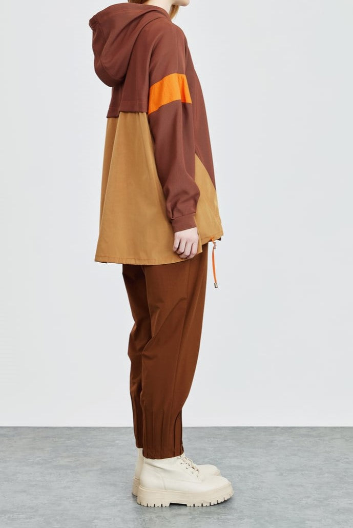 Pull marron avec capuche