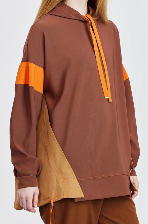 Pull marron avec capuche