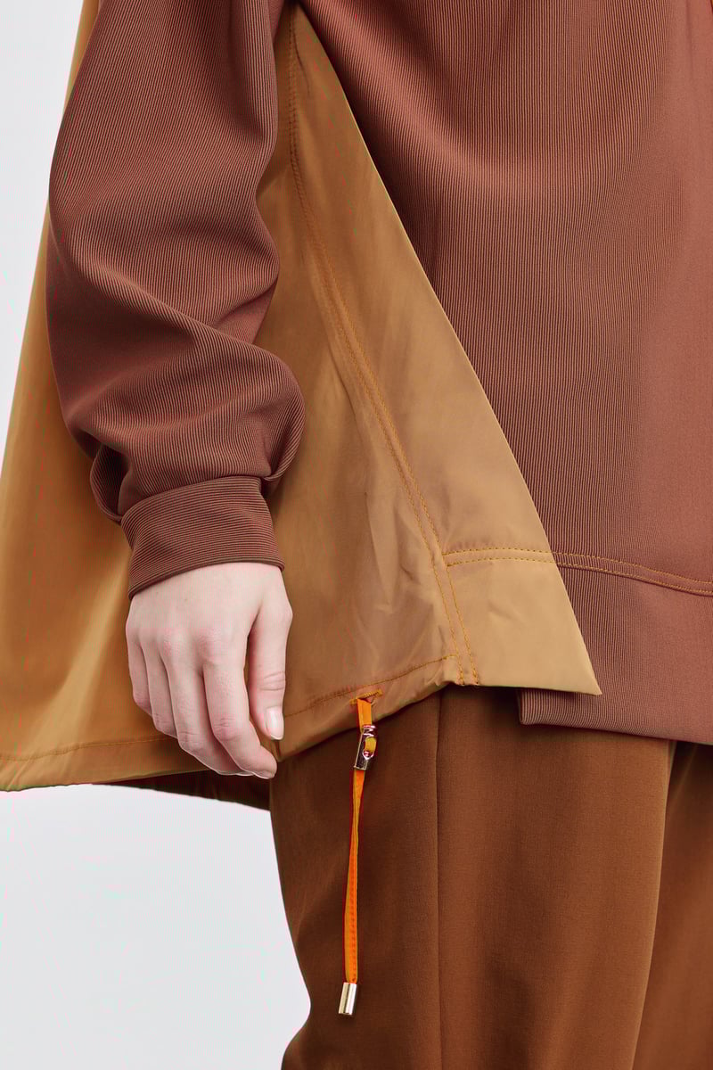 Pull marron avec capuche