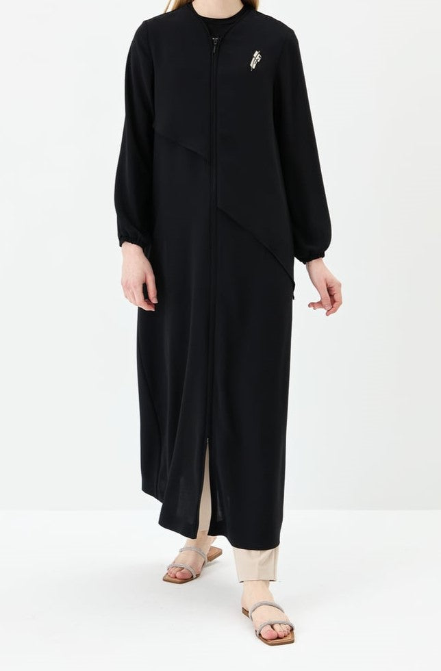 abaya avec astique en manche, broche et fermeture