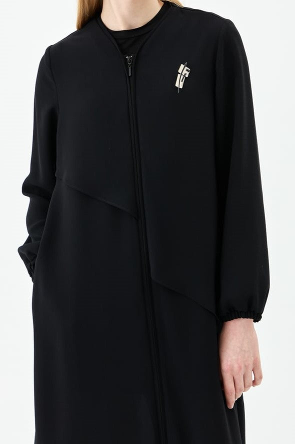 abaya avec astique en manche, broche et fermeture