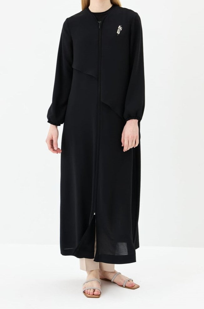 abaya avec astique en manche, broche et fermeture