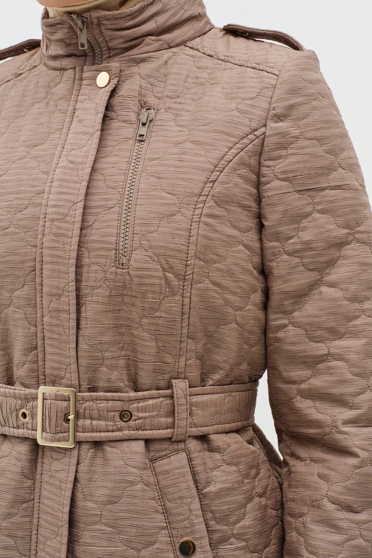 Manteau fin matelassé avec ceinturé