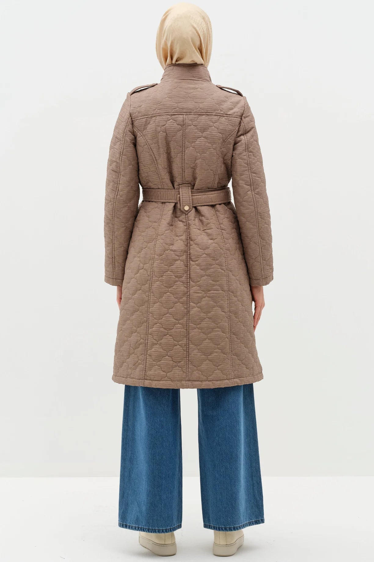 Manteau fin matelassé avec ceinturé