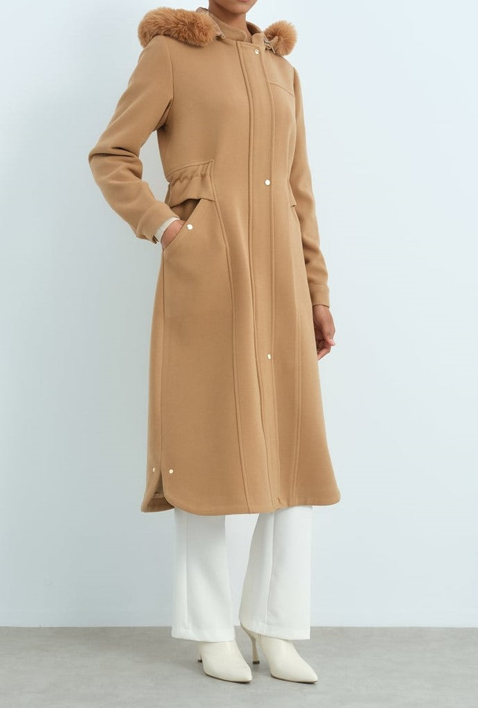 Manteau cachemire ovale à la taille froncée sur les côtés