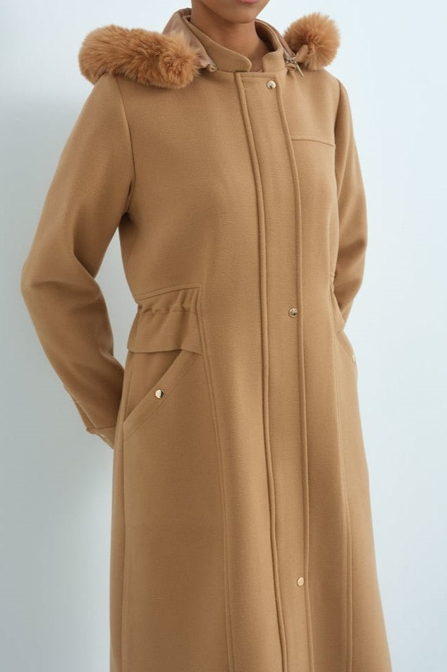 Manteau cachemire ovale à la taille froncée sur les côtés