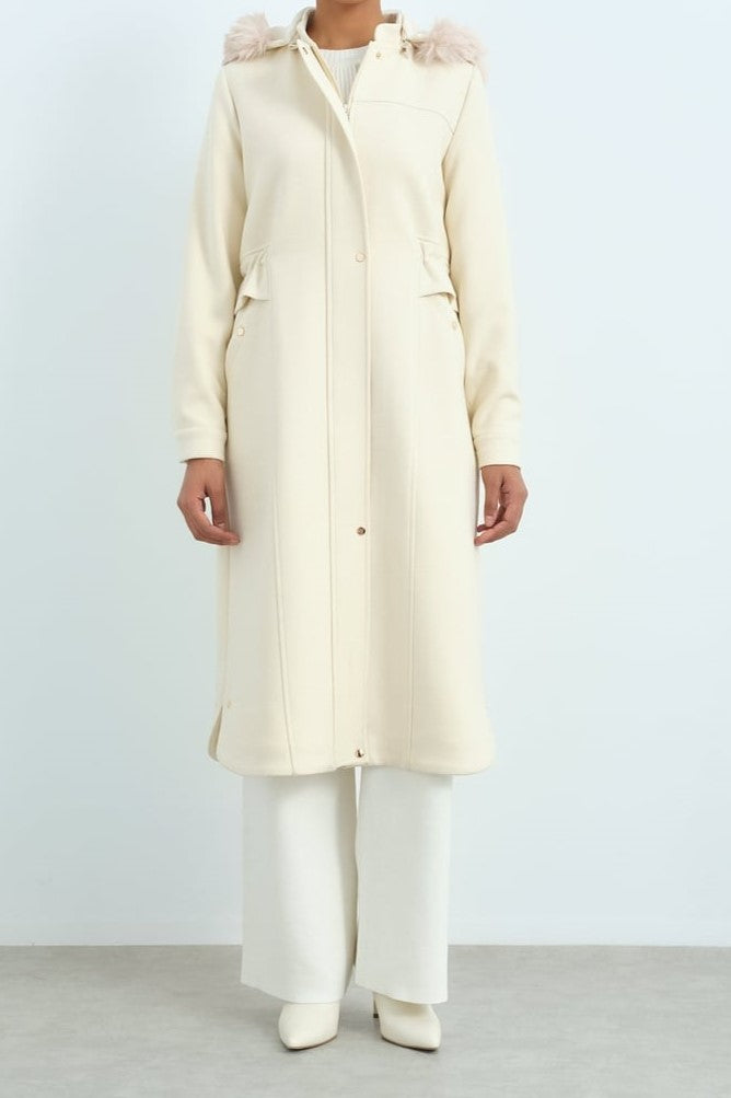 Manteau cachemire ovale à la taille froncée sur les côtés