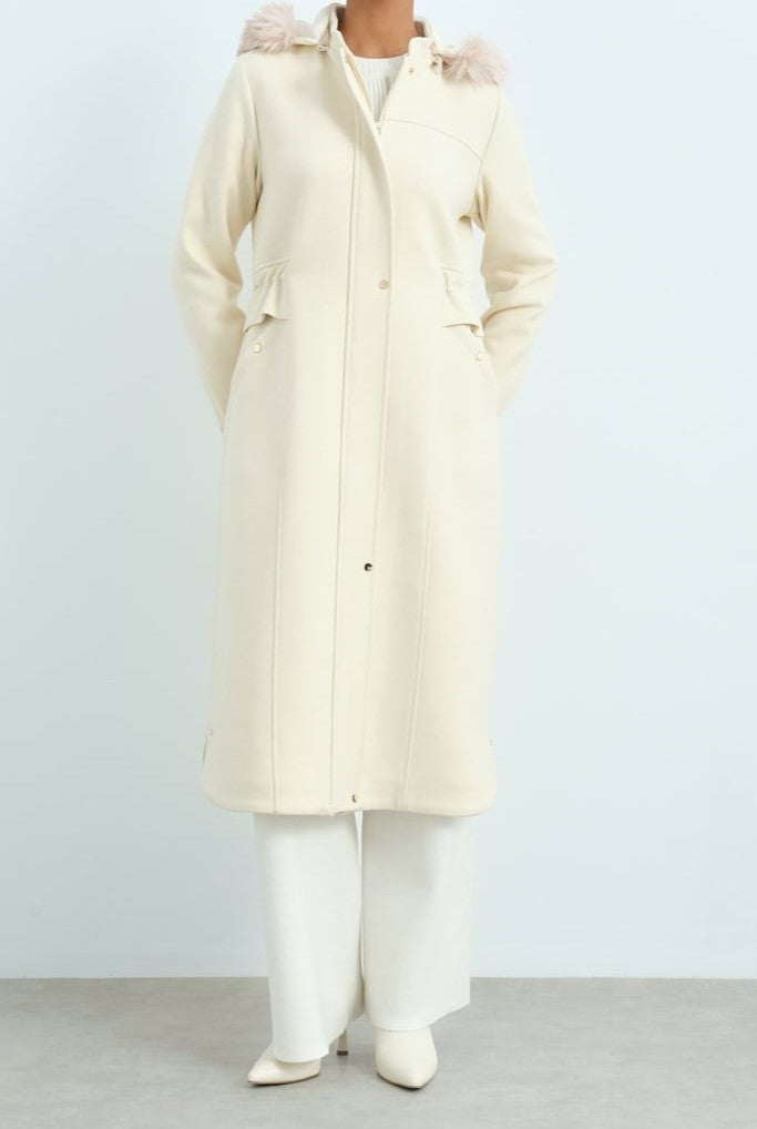 Manteau cachemire ovale à la taille froncée sur les côtés