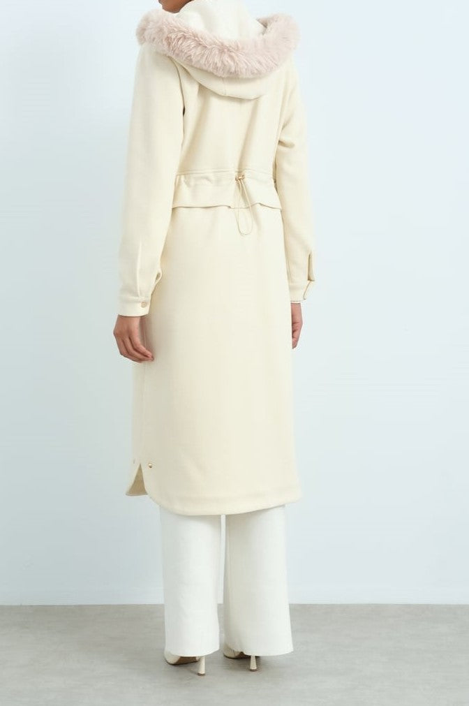 Manteau cachemire ovale à la taille froncée sur les côtés