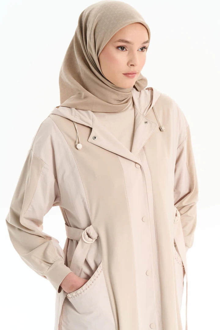 Manteau imperméable avec poches et détails de perles