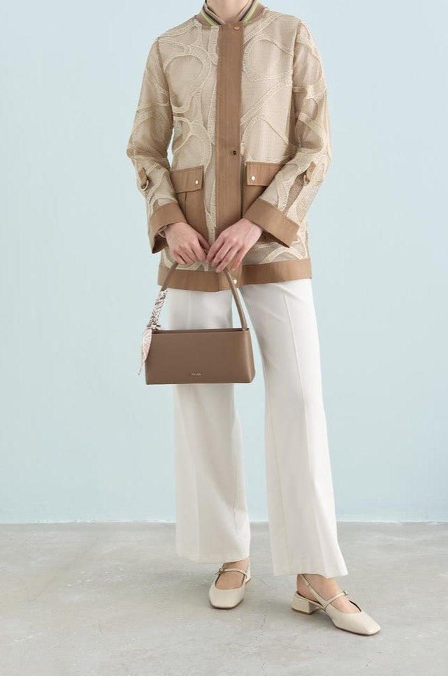 Veste en dentelle détaillée
