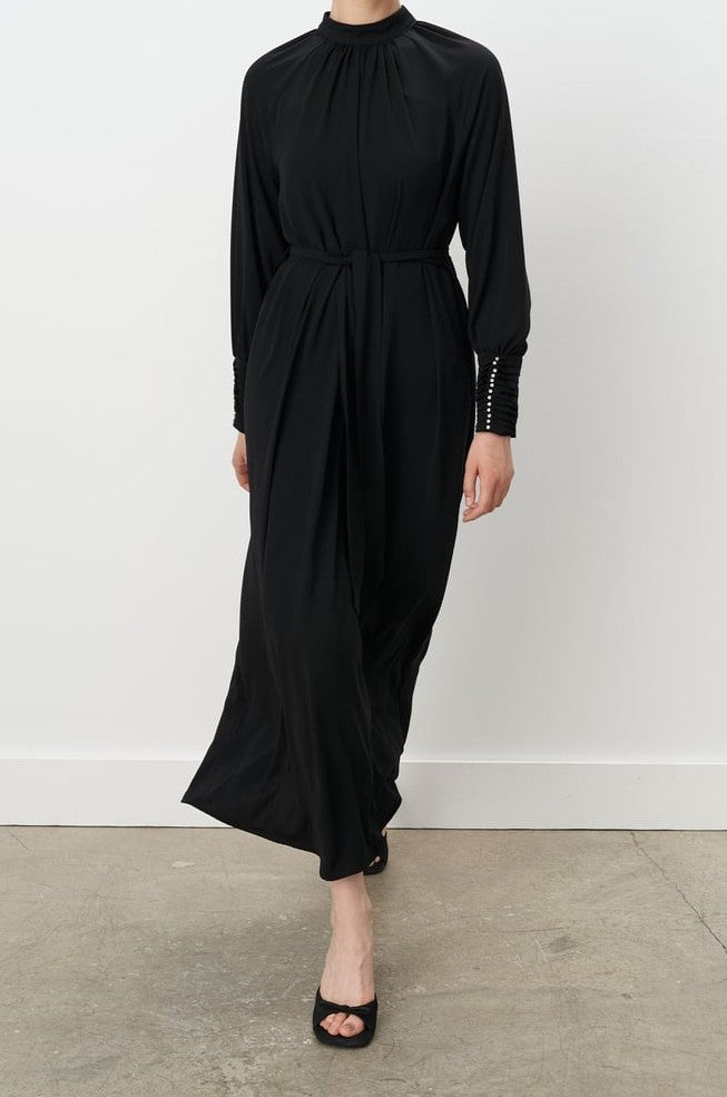 Robe élégante avec détaillée en pierre