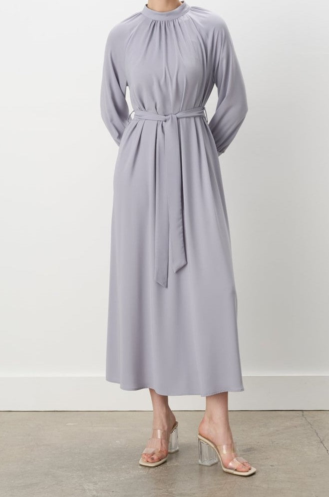 Robe élégante avec détaillée en pierre