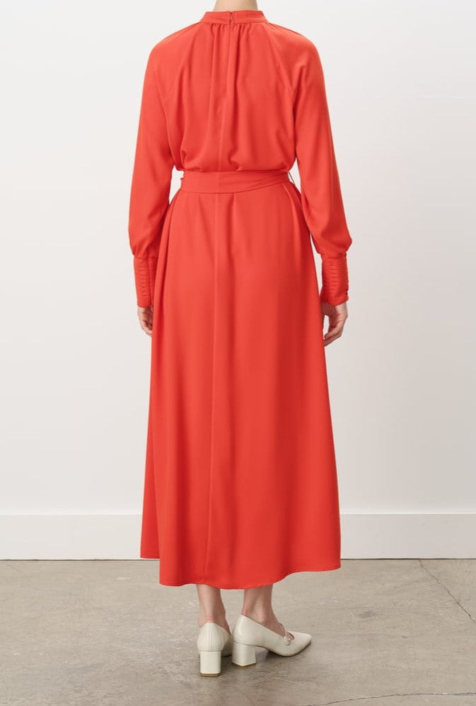Robe élégante avec détaillée en pierre