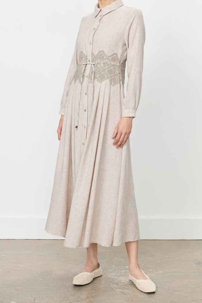 Robe en lin à motif détaillé en macramé à la taille