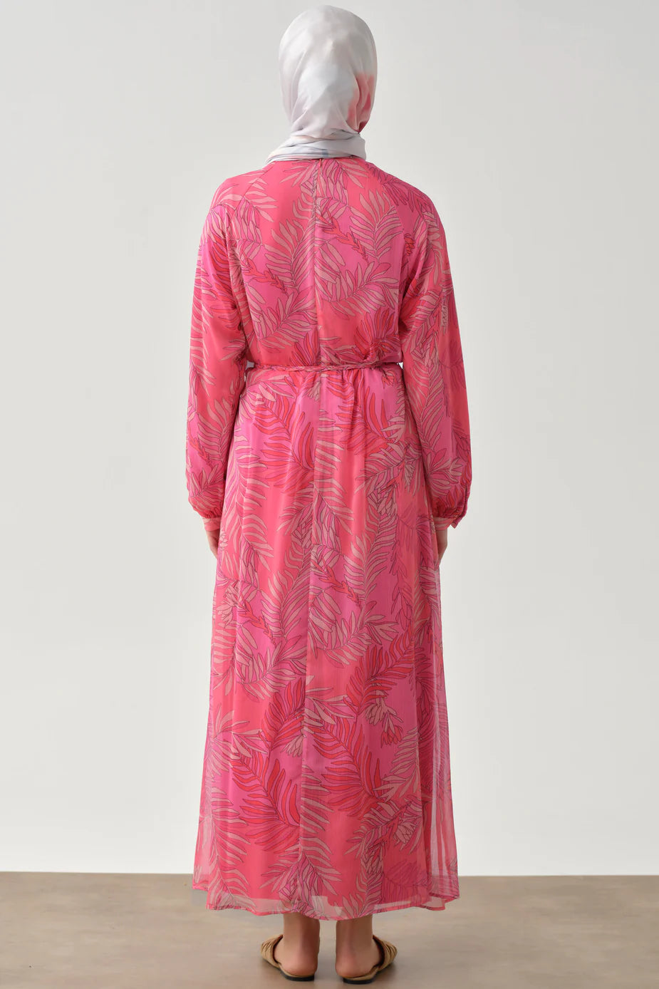 Robe en mousseline à motifs avec ceinture