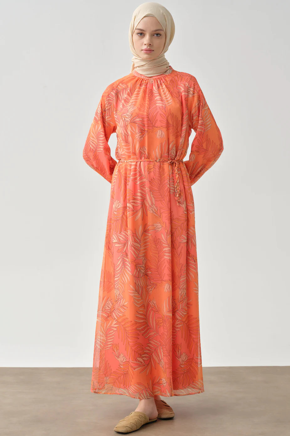 Robe en mousseline à motifs avec ceinture