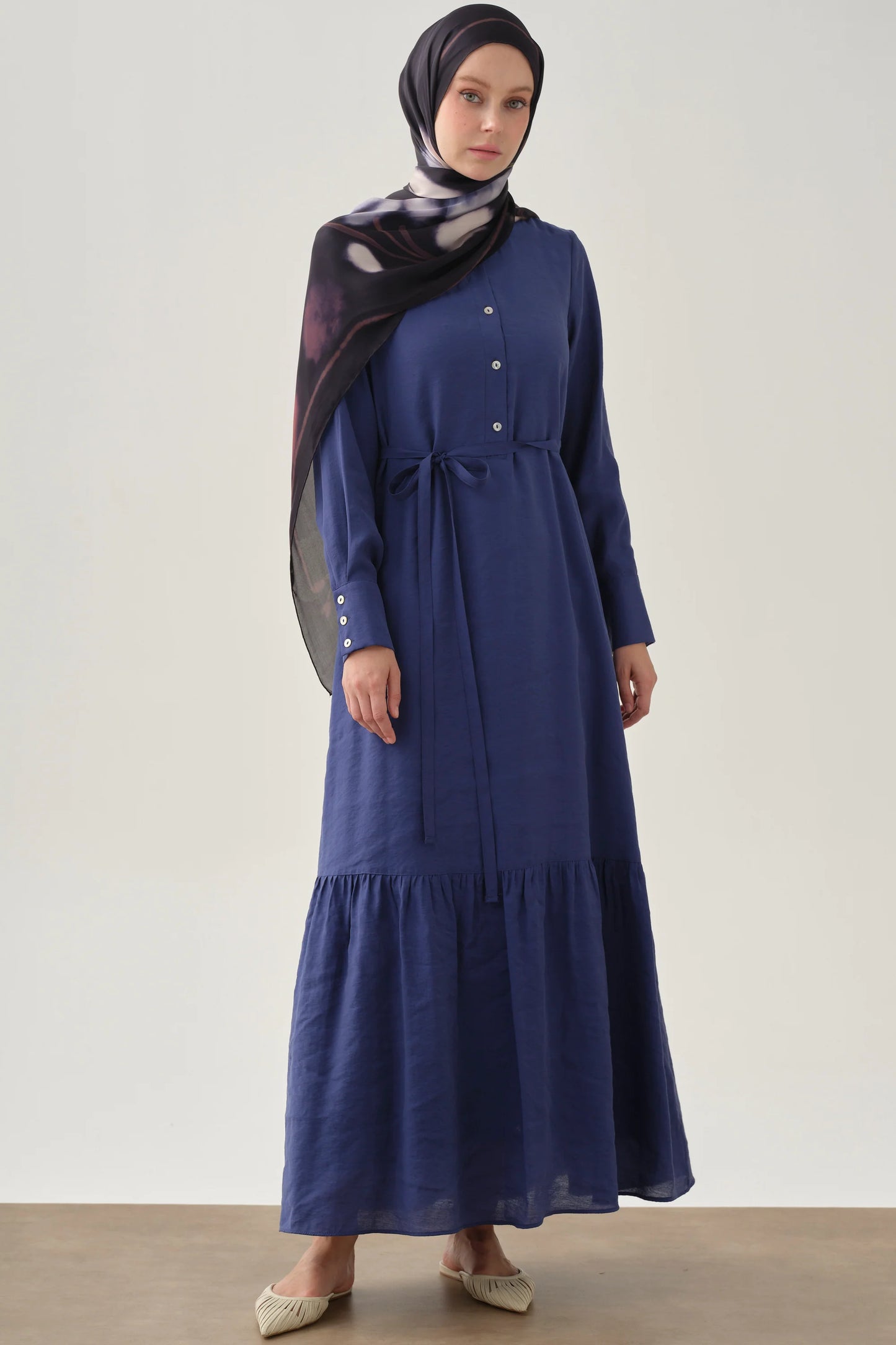Robe à jupe froncée à demi-patte