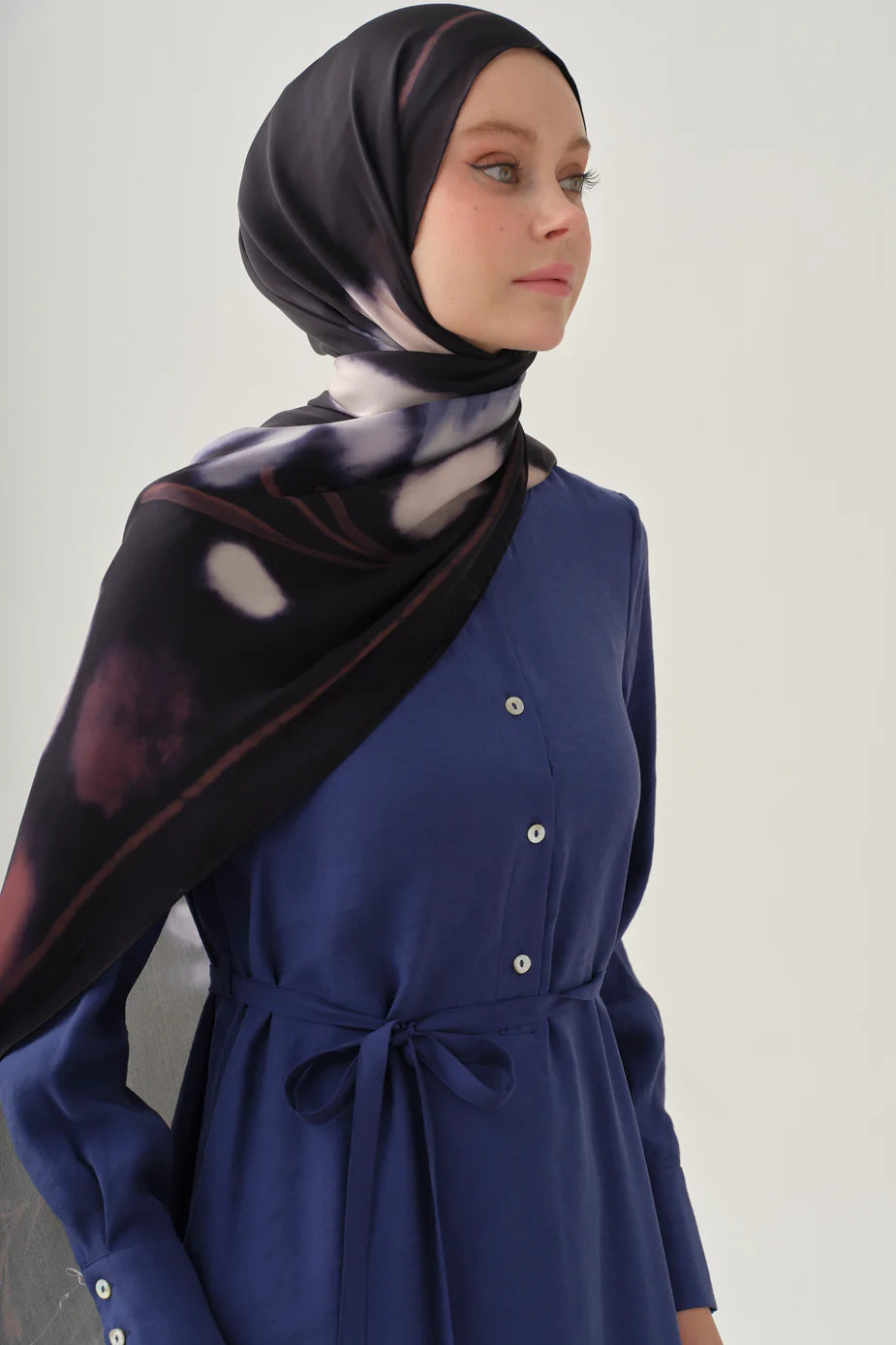 Robe à jupe froncée à demi-patte