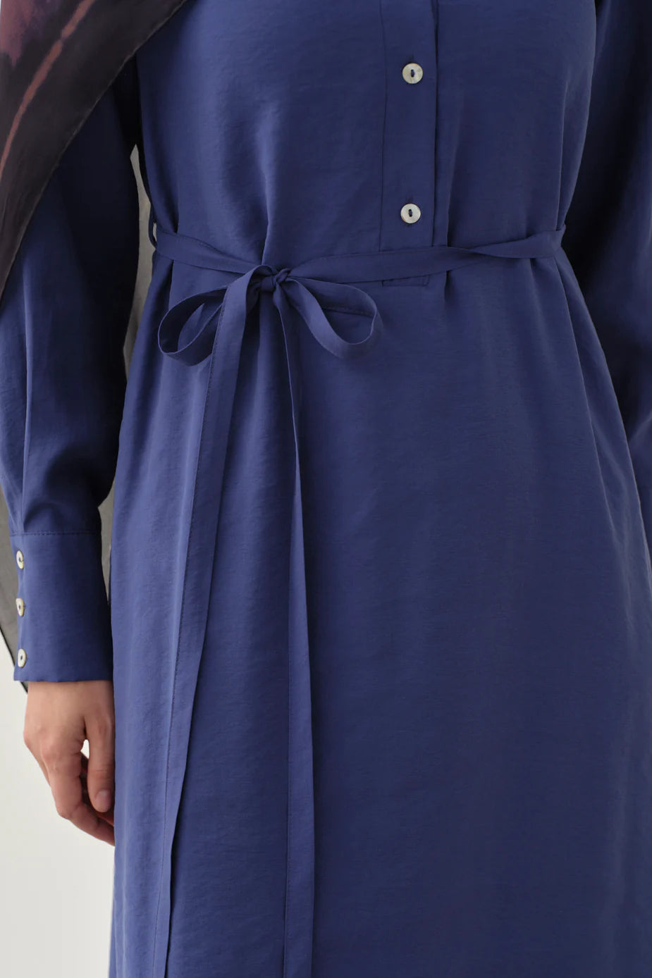 Robe à jupe froncée à demi-patte