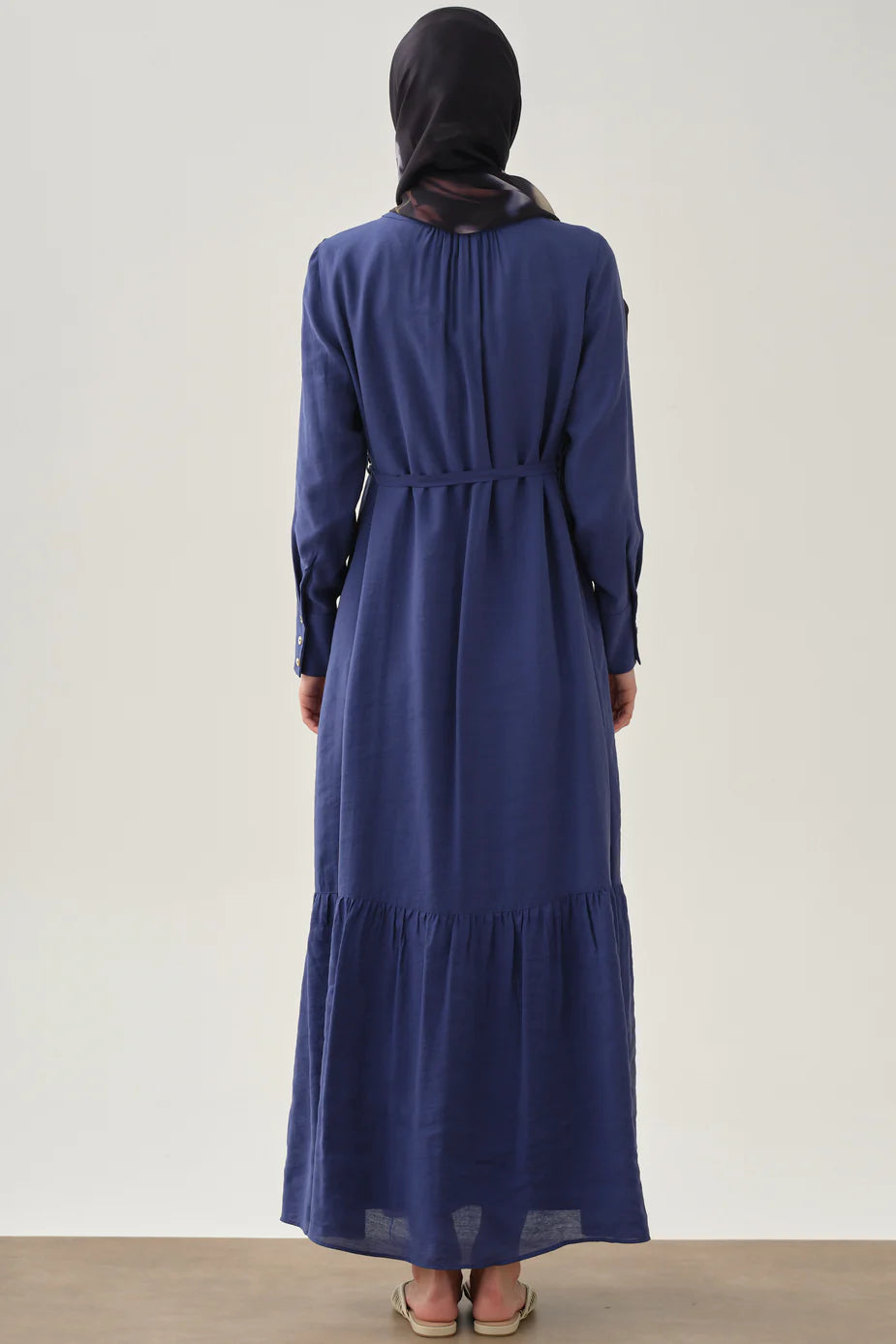 Robe à jupe froncée à demi-patte