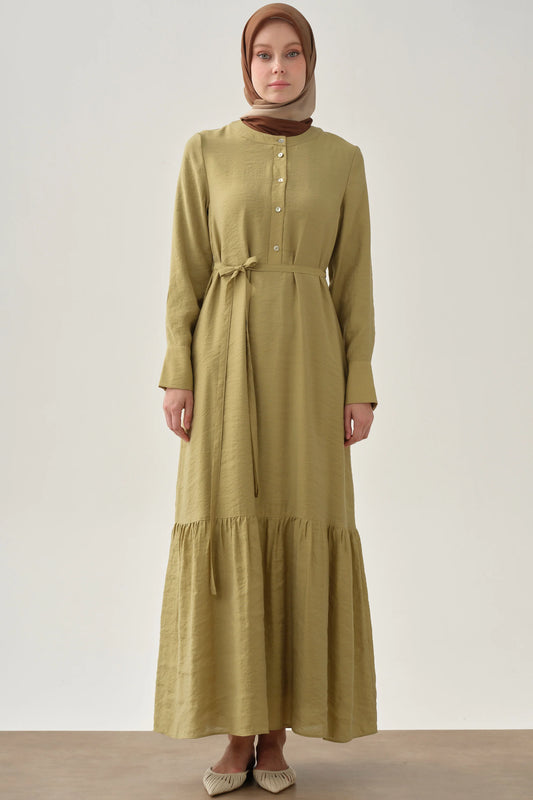 Robe à jupe froncée à demi-patte