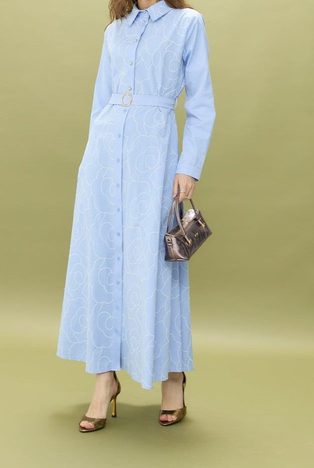 Robe en coton à col chemise avec brodée