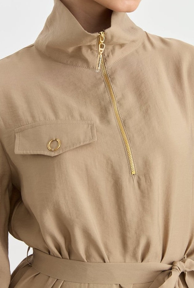 Robe avec Ceinturée