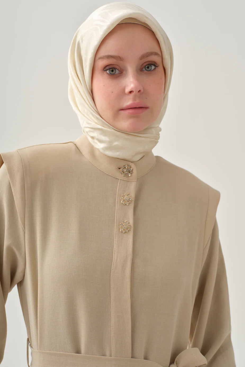 Abaya avec ceinturée