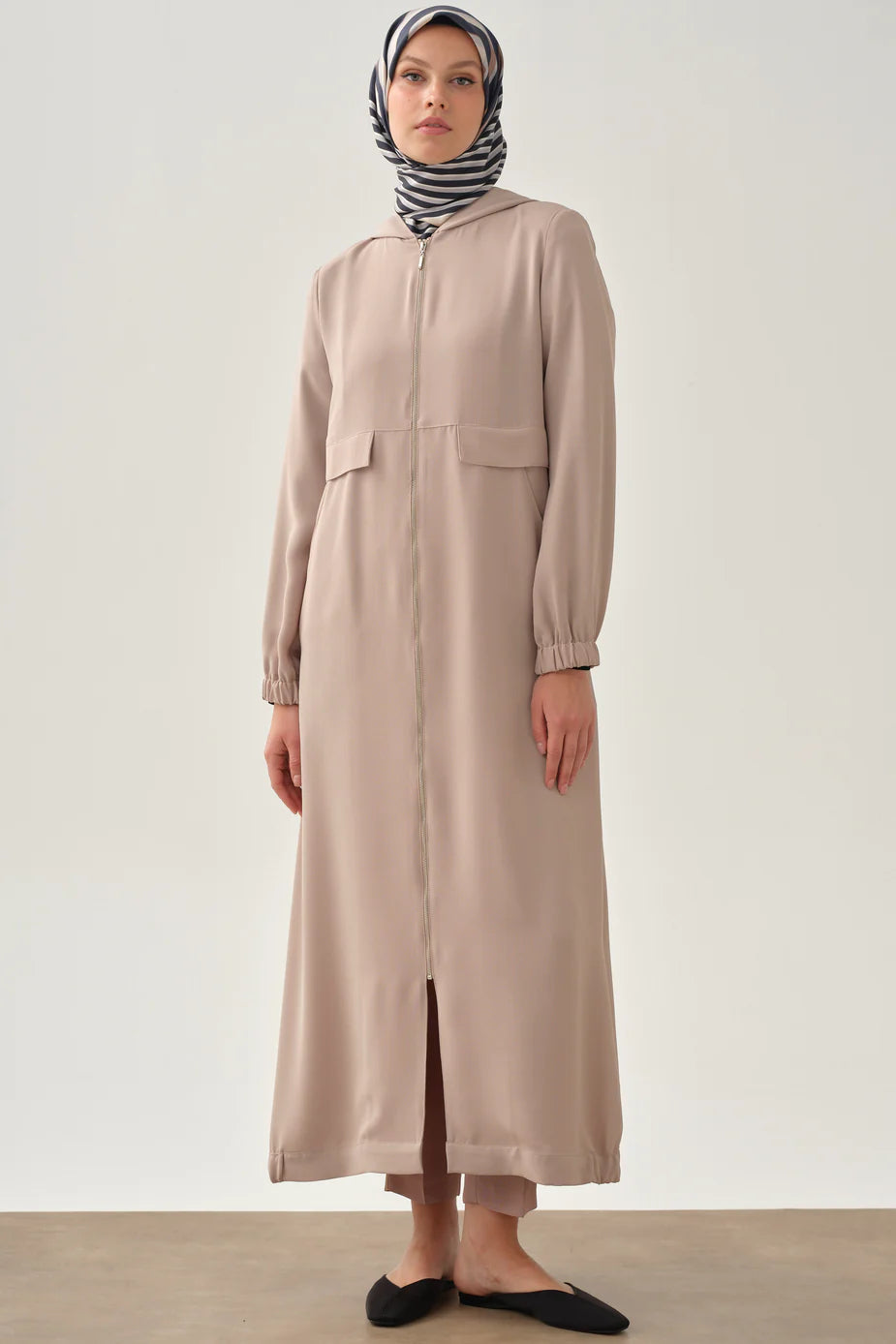 Abaya à capuche avec fermeture