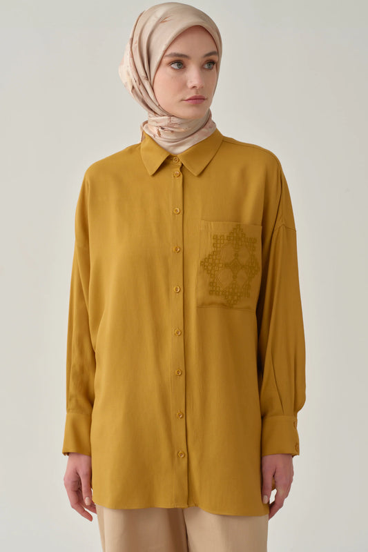 Chemise avec à poches brodées