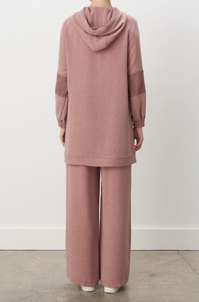 Ensemble à manches en filet et dentelle
