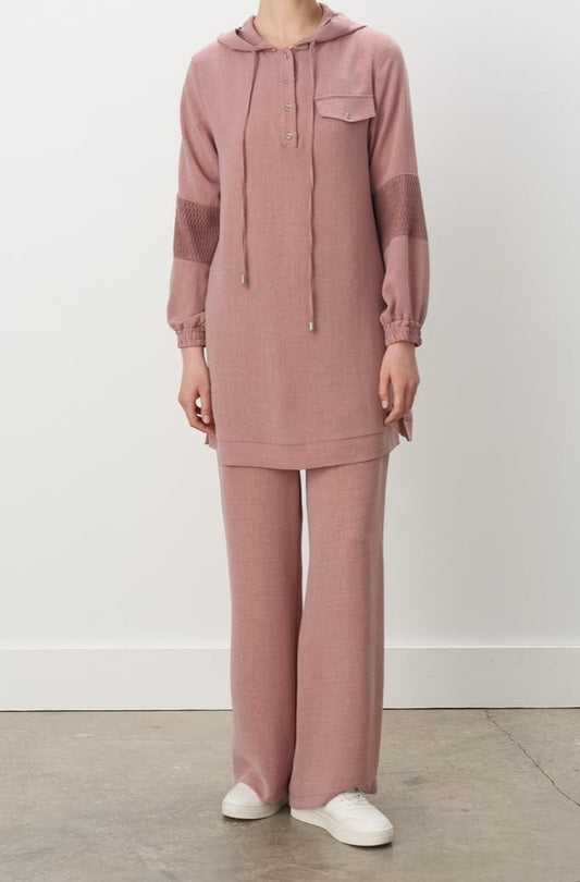 Ensemble à manches en filet et dentelle