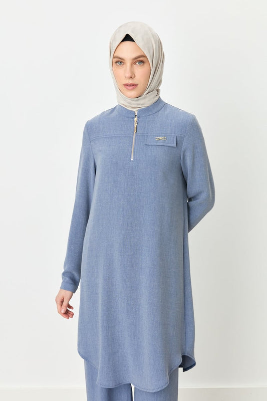 Tunique avec accessoire de collier