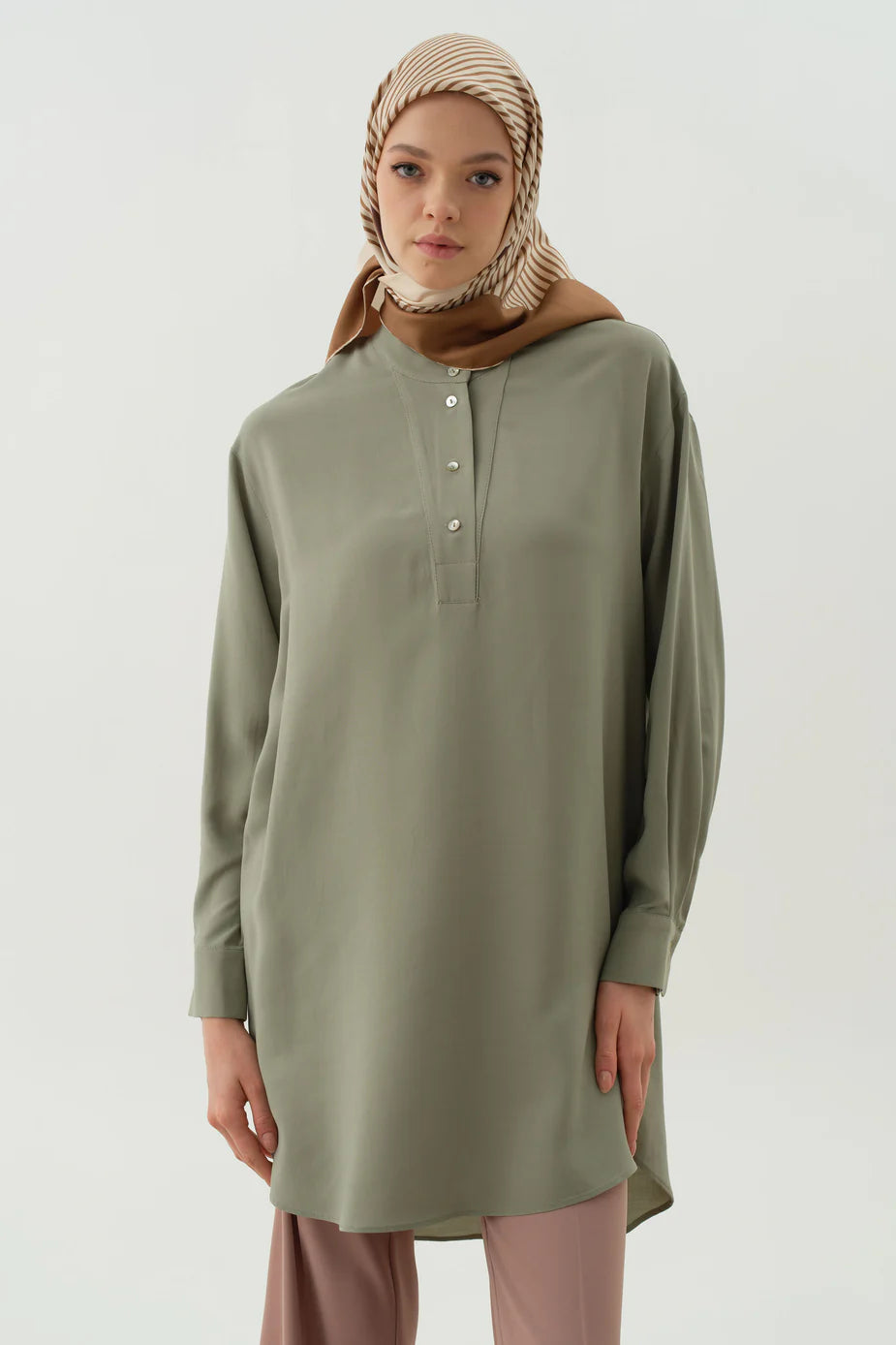 Tunique asymétrique à demi-patte