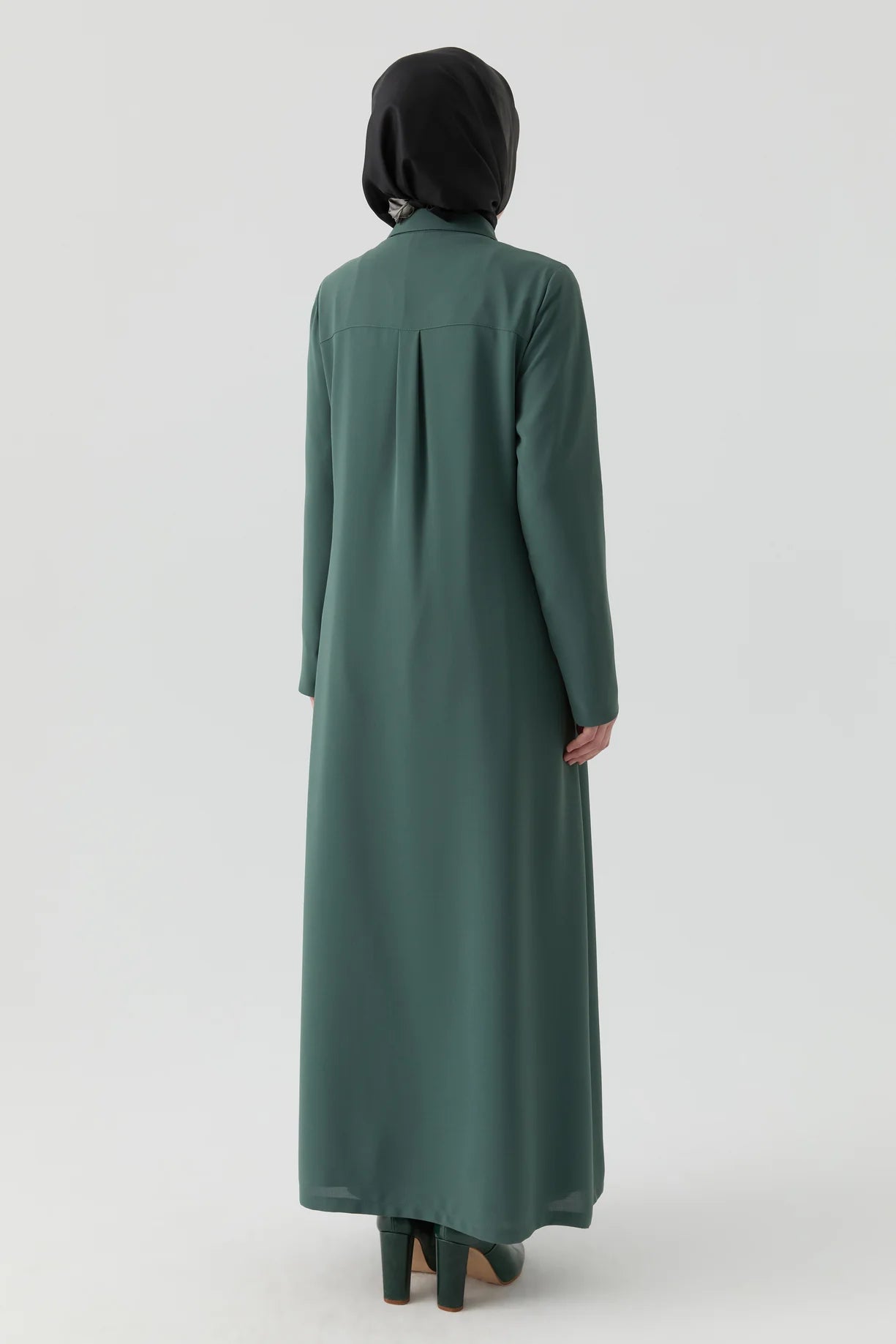 Abaya nouée à la taille