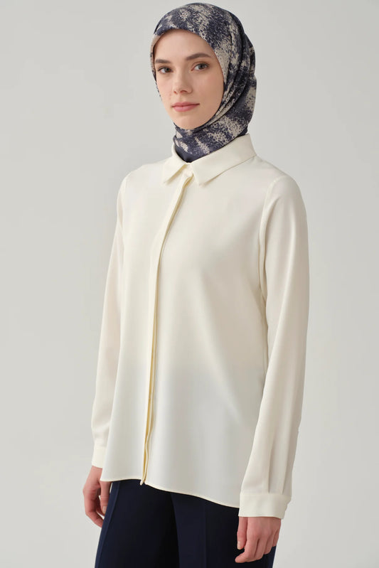 Chemise basique à patte de boutonnage cachée