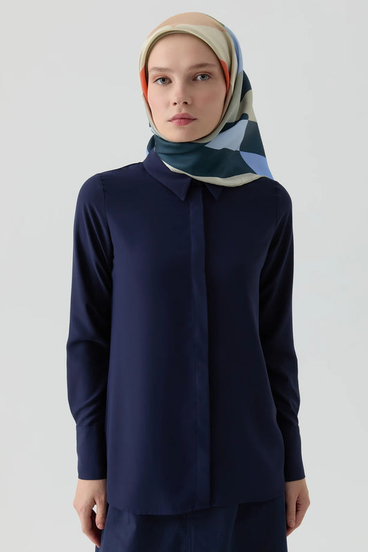 Chemise basique à patte de boutonnage cachée